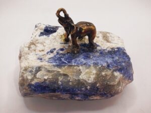 Slon na kameni Sodalit