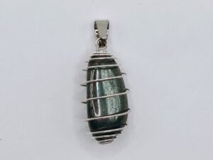 Prívesok kameň v malej pružinke Hematit