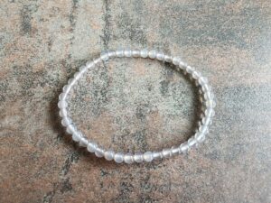 Náramok guličky ACHÁT šedý dámsky 4 mm