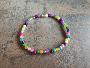 Náramok guličky ACHÁT farebný fazetovaný dámsky 4 mm