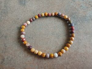 Náramok guličky JASPIS mokait fazetovaný dámsky 4 mm