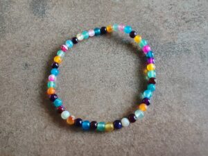 Náramok guličky ACHÁT farebný dámsky 4 mm