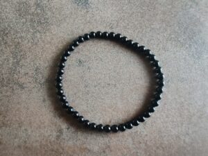 Náramok guličky ÓNYX dámsky 4 mm