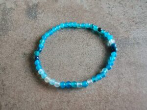 Náramok guličky ACHÁT modrý dámsky 4 mm