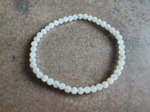 Náramok guličky PERLEŤ dámsky 4 mm