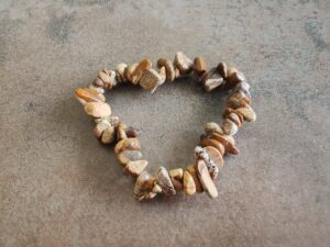 Náramok sekaný JASPIS pieskový dámsky