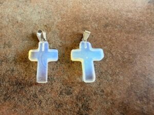 Prívesok krížik OPALIT