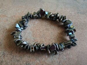 Náramok sekaný HEMATIT dámsky