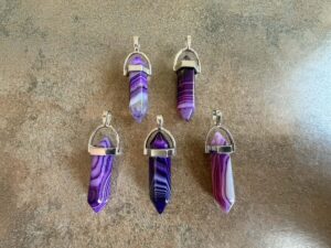 Prívesok šesťhran fialový Achát