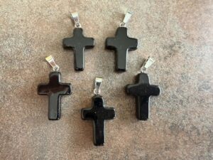 Prívesok krížik Onyx